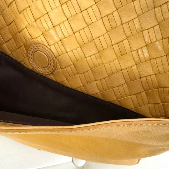 Cole Haan Elegant Tan Yellow Woven Shoulder Bag crossbody - Picture 4 of 11